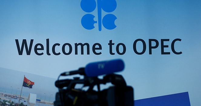 Giá dầu xuôi dốc trước thềm cuộc họp OPEC 